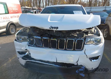 2017 Jeep Grand Cherokee Laredo 4X4 z USA, uszkodzony, nr VIN 1C4RJFAGXHC756562